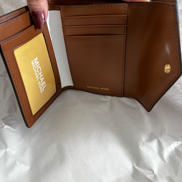 Michael kors wallet - Picture 3 of 9